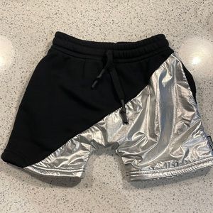 NWT NUNUNU toddler boy shorts. Size 3-4